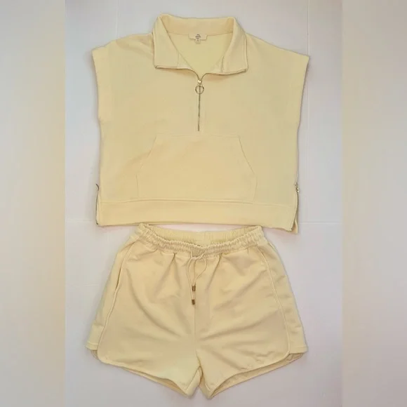 ✨ Entro Cream Short Set (Top + Shorts) - Size Medium 💫 - Picture 2 of 16